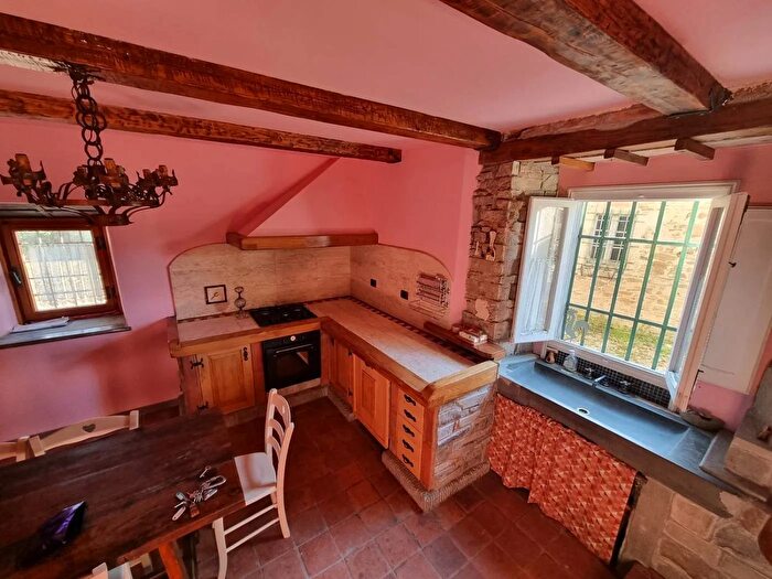 Casa con 5 locali in vendita in Via di Cantagallo Cantagallo, Cantagallo