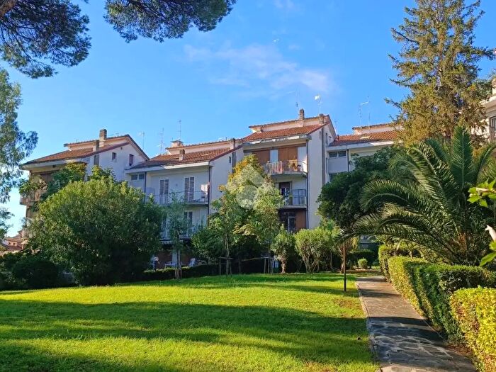 Appartamento con 6 locali in affitto in Via Angelo Scarenzio, Roma