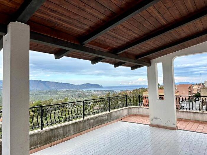 Appartamento con 6 locali in vendita in Via Vittorio Emanuele, Furnari