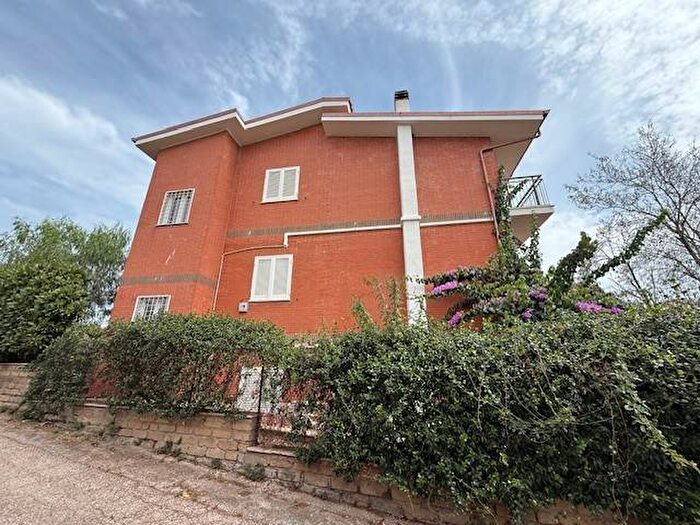 Appartamento quadrilocale in affitto in Via Corrado Parona, Castel di Leva, Roma