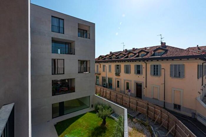 Appartamento trilocale in vendita in Via Elio Adriano, Milano