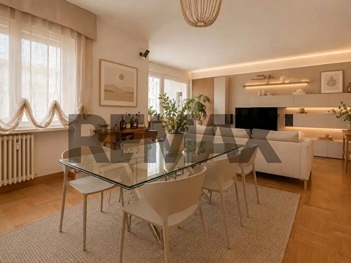 Appartamento con 5 locali in vendita in Milano