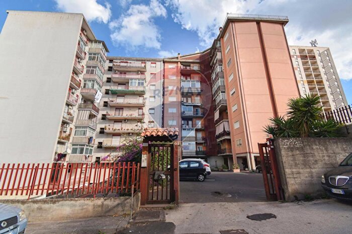 Appartamento con 6 locali in vendita in Viale Castagnola a, Catania