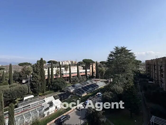Appartamento con 6 locali in vendita in Via Carlo Giuseppe Bertero, Roma
