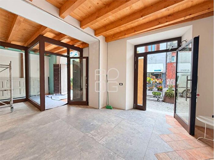 Casa monolocale in affitto in Via Vittorio Veneto, Centro Storico, Desenzano del Garda
