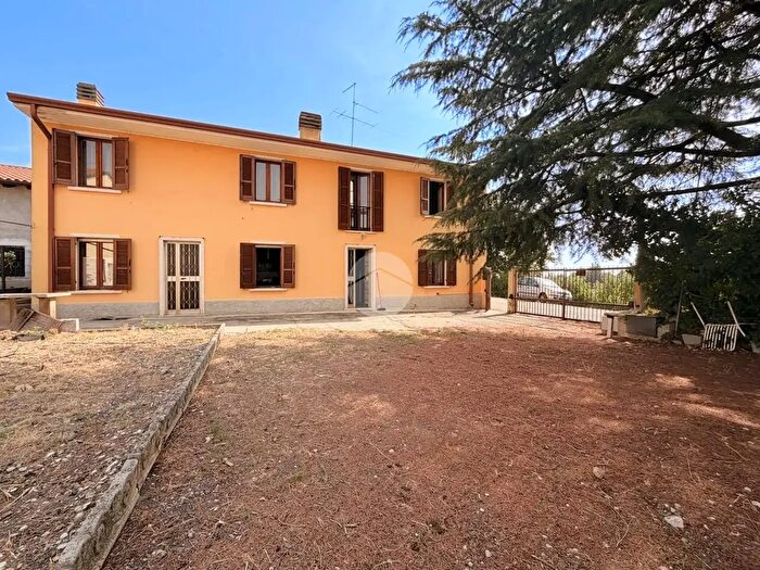 Casa con 5 locali in vendita in Via Sasse, Verona