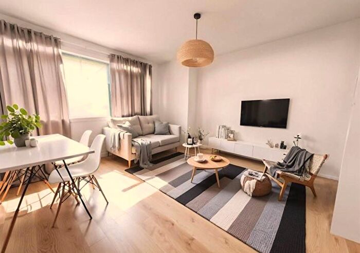 Appartamento quadrilocale in vendita in Via Volta, Monza