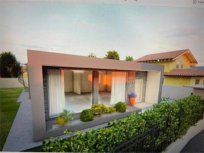 Casa quadrilocale in vendita in Novara Torrion Quartara, Novara