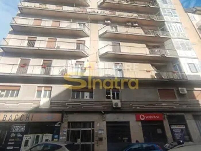 Appartamento con 6 locali in vendita in Via Emanuele Bellia, Paterno