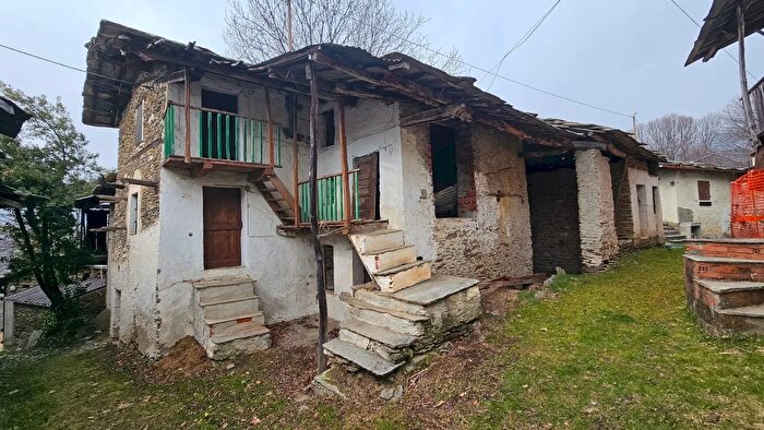 Casa bilocale in vendita in Borgata Agliasco Gignosa, Paesana