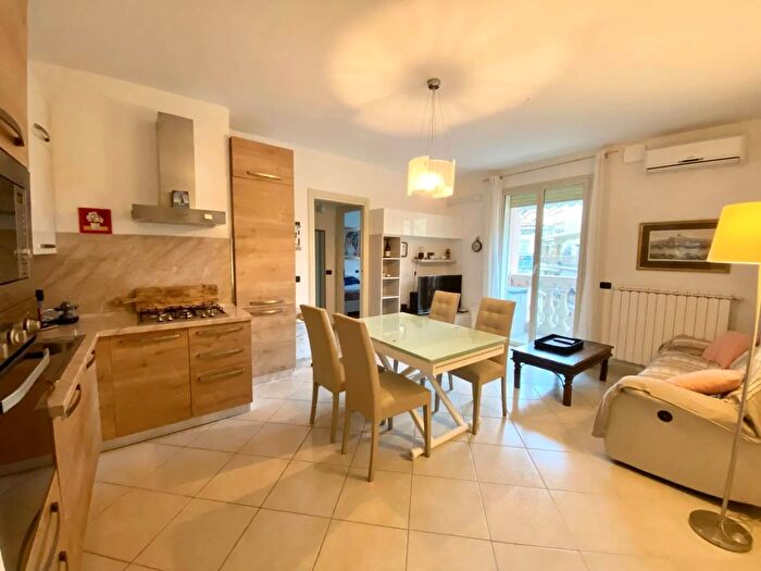 Appartamento trilocale in affitto in Via Magellano Taggia, Taggia