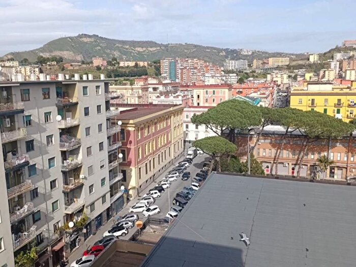 Appartamento trilocale in affitto in Via Rodi, Fuorigrotta, Napoli