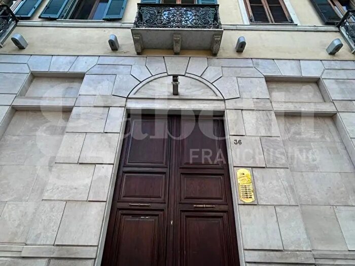 Appartamento quadrilocale in vendita in Viale Regina Margherita, Cagliari