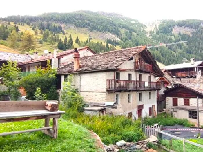 Casa con 6 locali in vendita in Frazione Grand Mont Blanc, Champorcher
