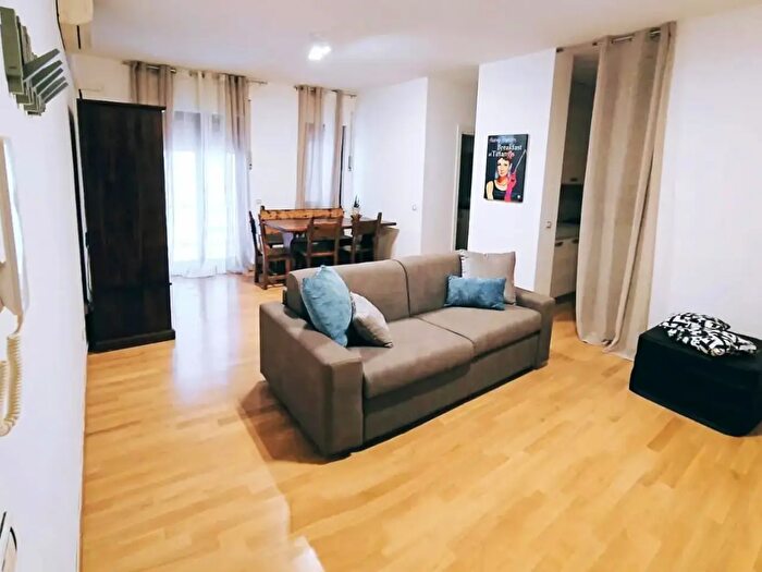 Appartamento trilocale in affitto in Via Pietro Mascagni, Napoli