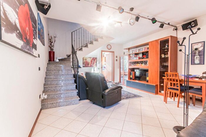 Casa quadrilocale in vendita in Via Fratelli Poli, Correggio