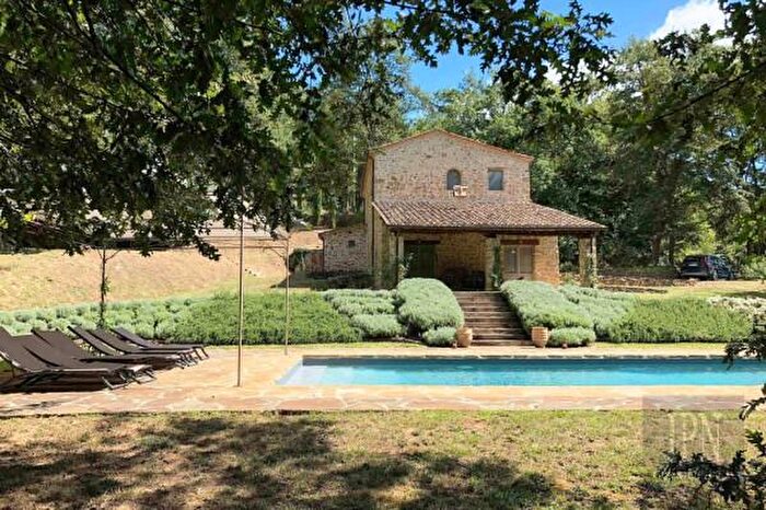 Casa con 6 locali in vendita in Umbertide