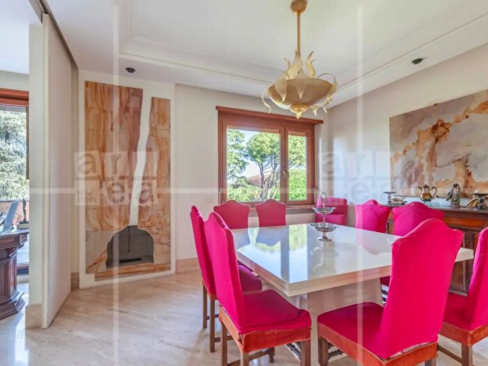 Appartamento con 6 locali in vendita in Via Massimi, Roma