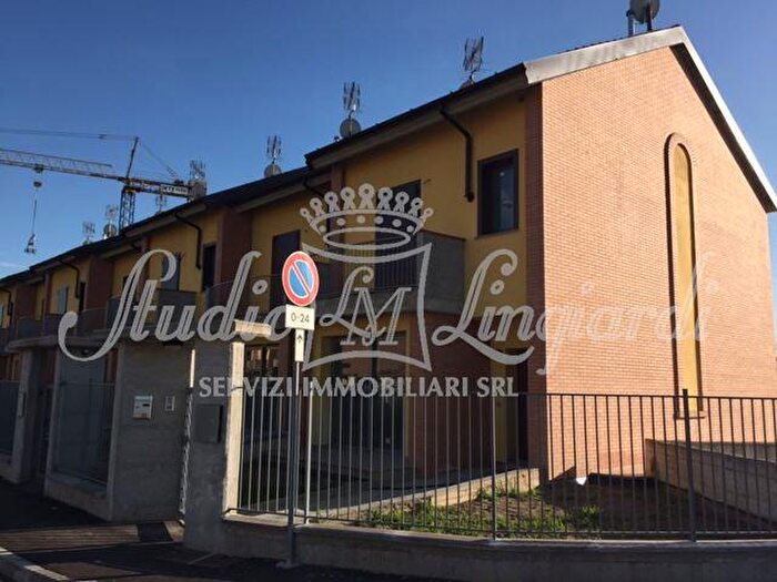 Casa quadrilocale in vendita in Via delle Robinie, Montanaso Lombardo