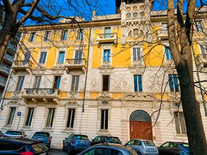 Appartamento con 6 locali in vendita in Corso Rodolfo Montevecchio, Torino