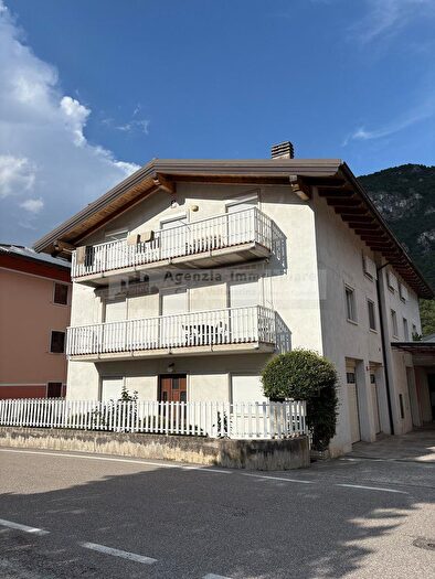 Appartamento con 7 locali in vendita in Ala