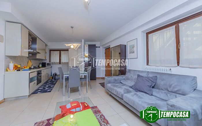 Appartamento trilocale in vendita in Via Punta Licosa, Milano