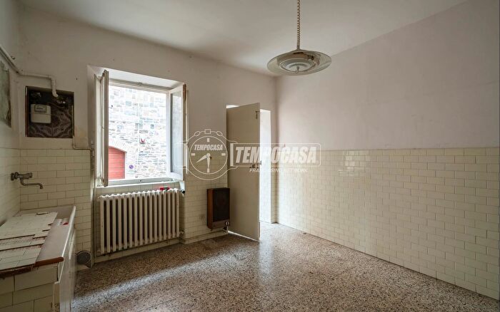 Casa quadrilocale in vendita in Vicolo Orto, Matelica