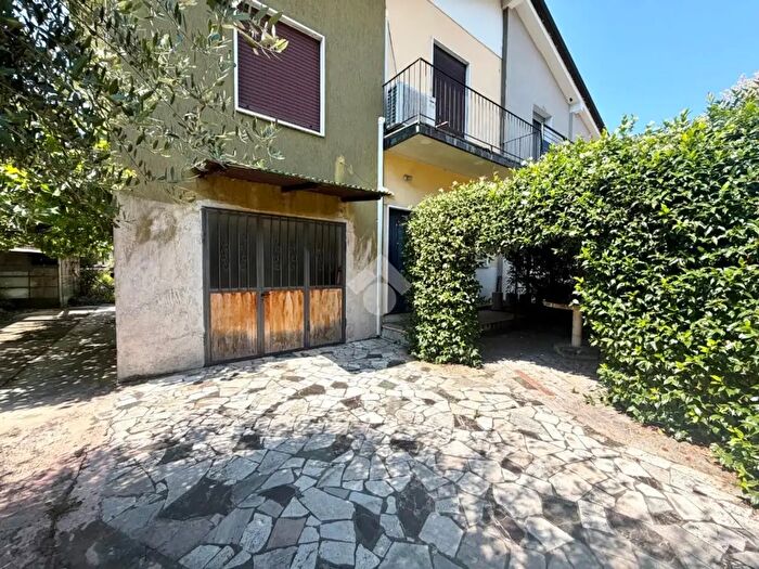 Casa quadrilocale in vendita in Via Carducci Giosuè, Concesio