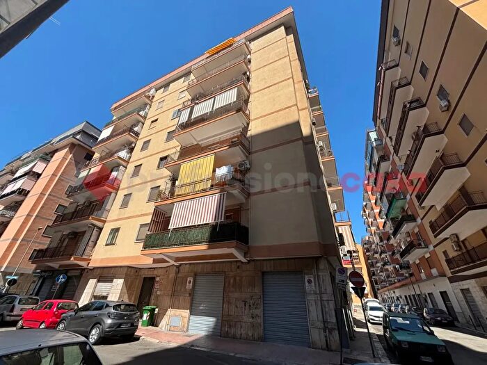 Appartamento trilocale in vendita in Via Venezia, Taranto