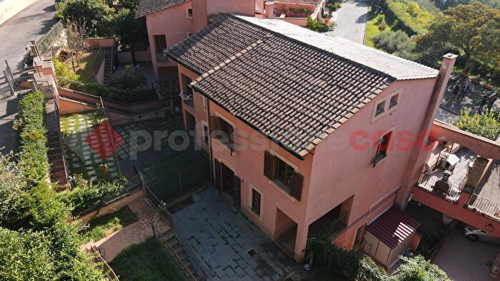 Casa con 8 locali in vendita in Via Santa Cecilia, Anagni