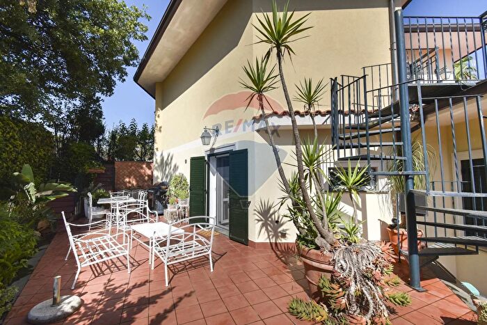 Casa con 6 locali in vendita in Via Salto della Monaca G, Zafferana Etnea