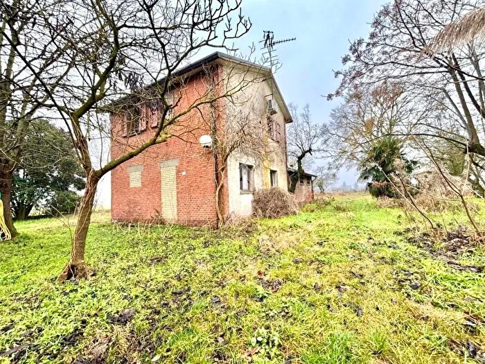 Casa quadrilocale in vendita in Via Cerba, Ravenna