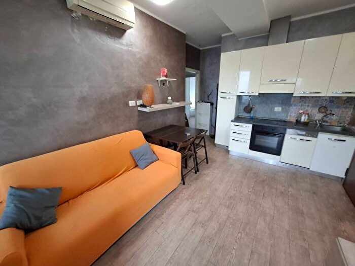 Appartamento trilocale in affitto in Via Cristina Belgioioso, Roserio, Milano
