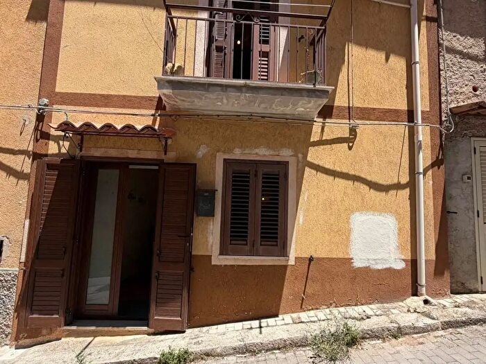 Casa quadrilocale in vendita in Chiusa Sclafani