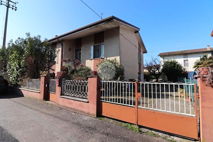 Casa con 6 locali in vendita in Via Verdi, San Giorgio Bigarello