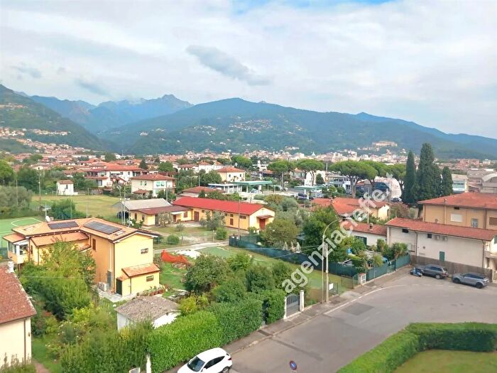 Appartamento quadrilocale in vendita in Massa