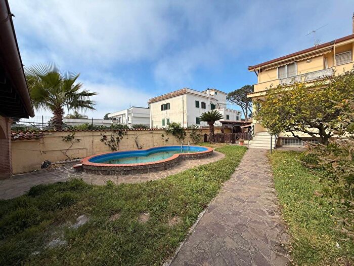 Casa quadrilocale in affitto in Viale Adriatico, Villa Claudia, Anzio