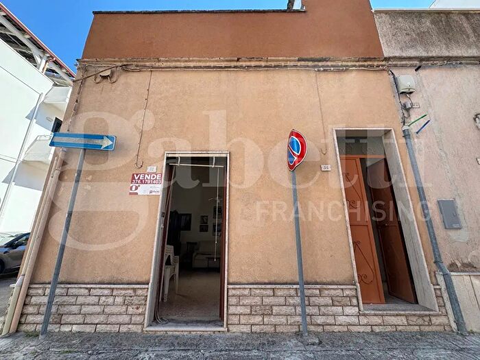 Casa quadrilocale in vendita in Via Indipendenza, Galatone