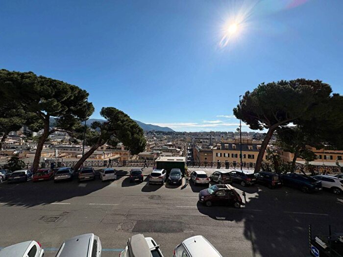 Appartamento con 6 locali in affitto in Corso Andrea Podestà, Carignano, Genova