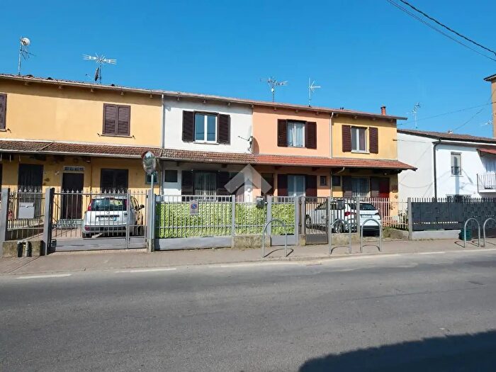 Casa trilocale in vendita in Via Guglielmo Marconi, Comazzo