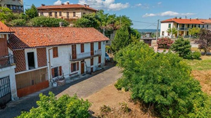 Casa con 6 locali in vendita in Via Trincere, Asti
