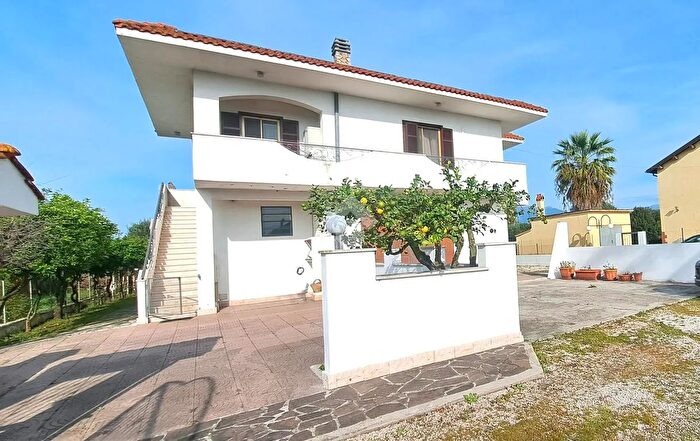 Casa con 7 locali in vendita in Via Migliara Sx, Pontinia