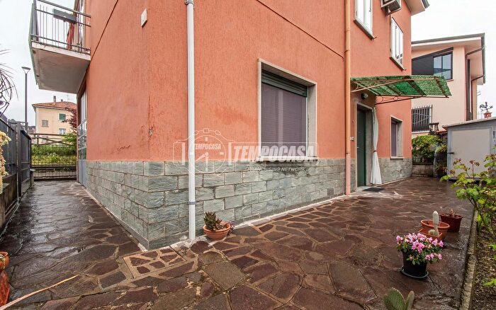 Casa con 5 locali in vendita in Via Andrea Palladio, Limbiate