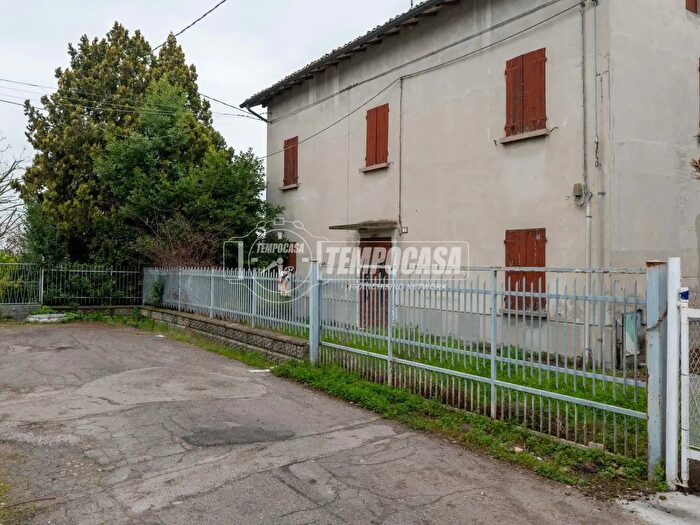 Casa quadrilocale in vendita in Via dei Giacobini Cella, Reggio Emilia