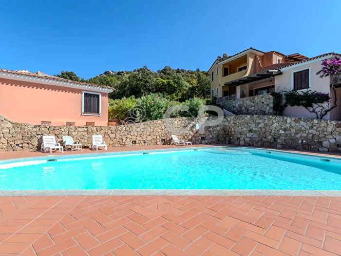 Appartamento trilocale in vendita in Via La Funtana, Arzachena