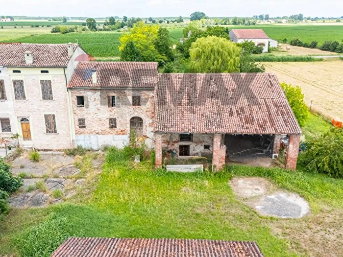 Casa con 7 locali in vendita in Stradatessagli, Commessaggio
