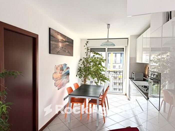 Appartamento trilocale in affitto in Via Enrico Cialdini, Milano