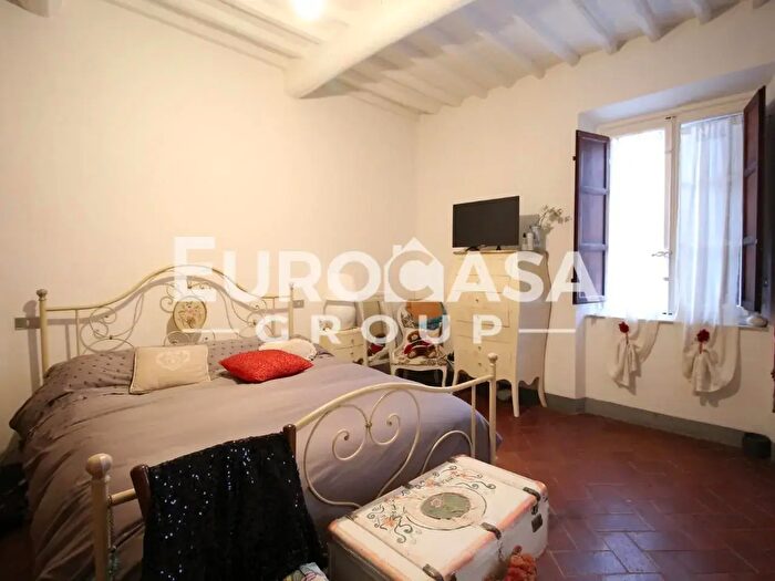 Casa quadrilocale in vendita in Lucca