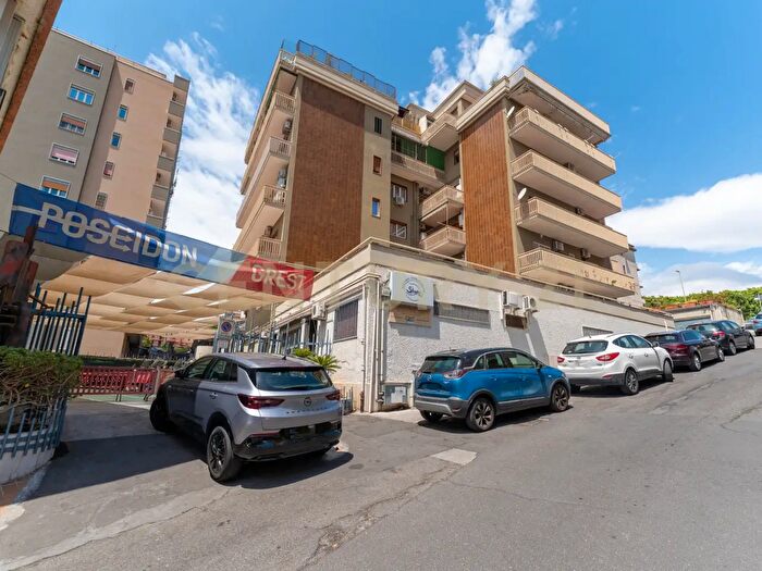 Appartamento trilocale in vendita in Via Grazia Deledda, Catania