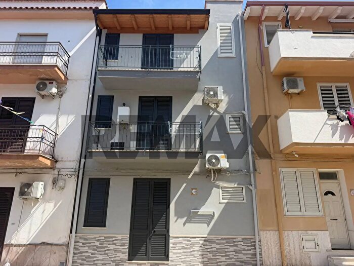 Casa con 6 locali in vendita in Via Giuseppe Pitre, Terrasini